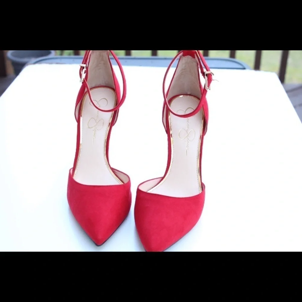 Jessica Simpson Parker pumps